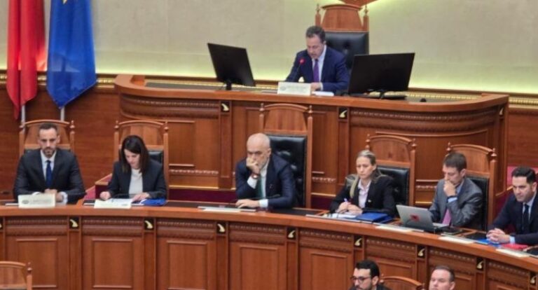 Mblidhet sot Kuvendi, opozita bojkoton. PS: Reflektoni, është urgjente!