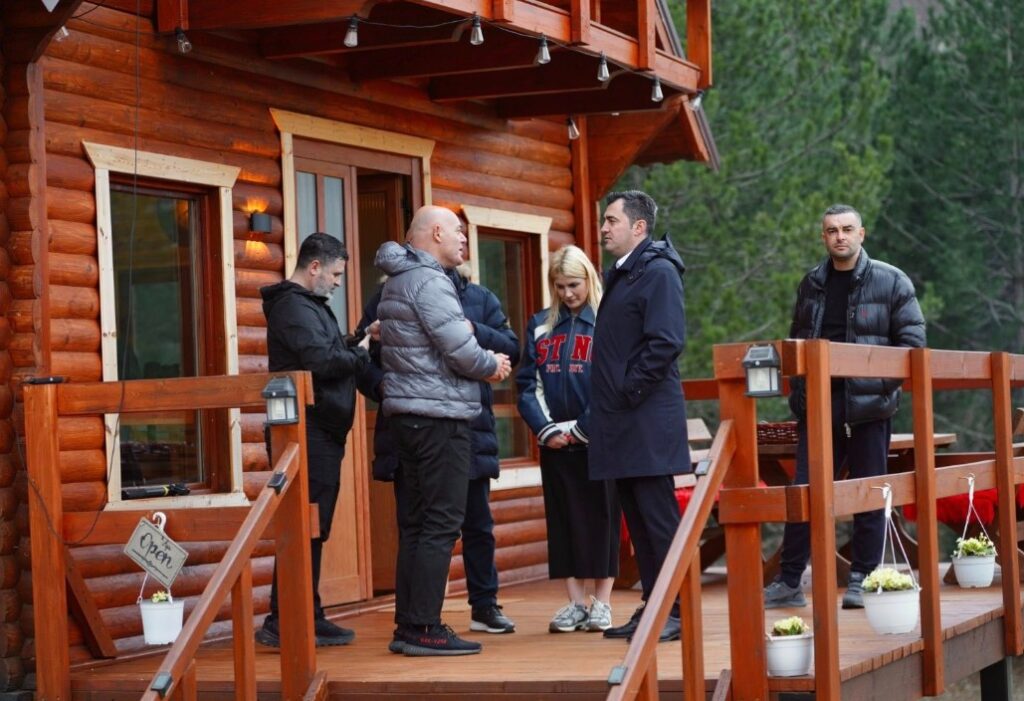 Nga natyra te tradita, Gjinari promovohet si një nga destinacionet më të bukura malore në vend