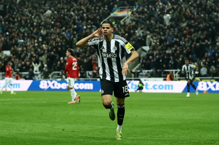 Newcastle me 10 lojtarë i shkakton humbjen e parë United të Carrick