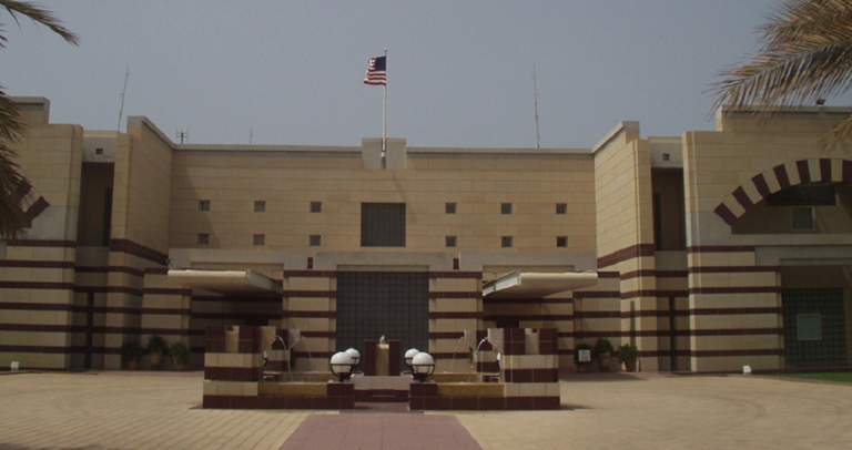 Lufta në Iran, ambasada amerikane urdhëron evakuimin e personelit nga Oman