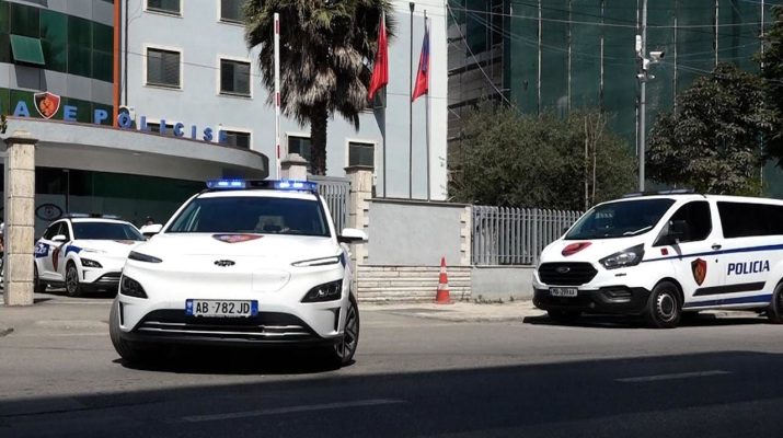 Kanosi me hanxhar një person dhe i dëmtoi makinën  arrestohet 39 vjeçari