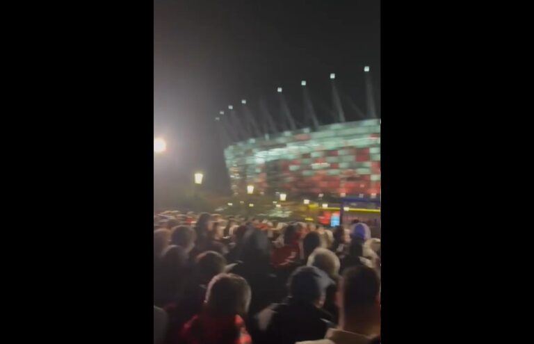 Skandal në Poloni, tifozët shqiptarë nuk lejohen të futen në stadium (VIDEO)