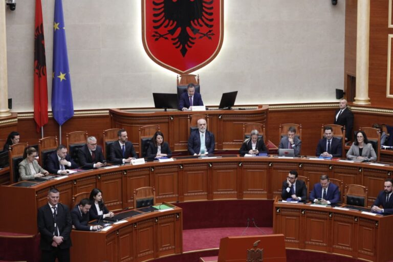 Kuvendi voton për imunitetin e saj, Balluku nuk paraqitet në seancën plenare