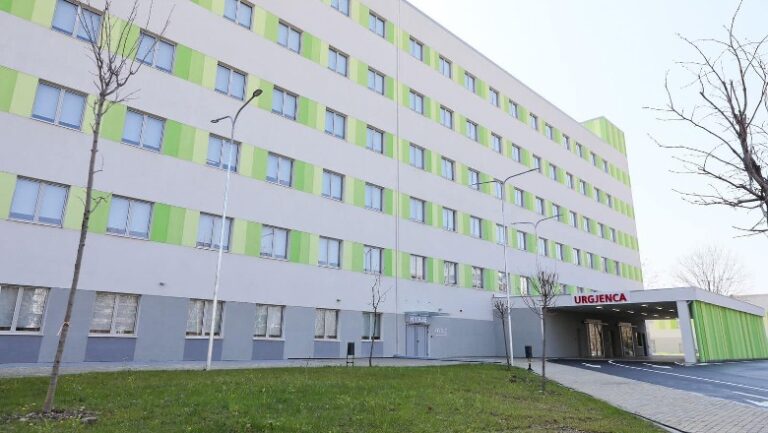 25-vjeçarja në gjendje kritike, 30-vjeçari nën monitorim pas zjarrit në një hotel në Vlorë