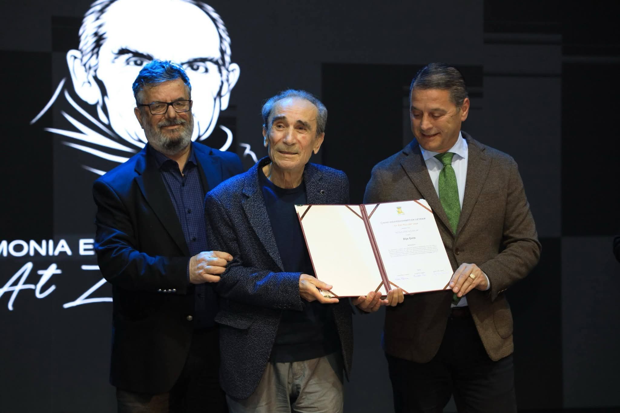 lezha-nderon-shkrimtarin-zija-cela-me-cmimin-mbarekombetar-letrar-at-zef-pllumi-per-vepren-koka-mbi-katror