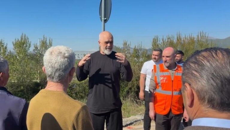 Dyshime për incidente gjatë vizitës së Ramës në Lezhë, demokrati dhe protestuesi i Rrjollit mbahen në komisariat