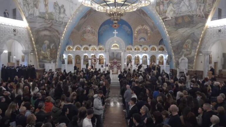 Ceremonia e Epitafit, besimtarët ortodoksë në Tiranë dhe mbarë vendin kremtojnë të Premten e Zezë