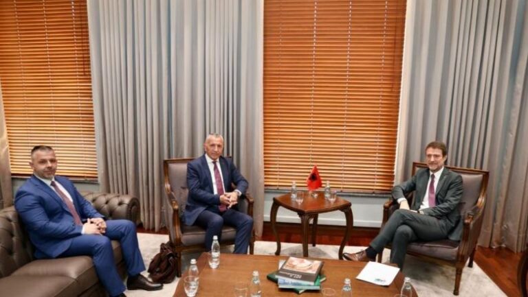 Të drejtat e shqiptarëve në Serbi, ministri Hoxha takon Kamberin dhe Rexhepin: Do t’i mbrojmë sipas standardeve ndërkombëtare