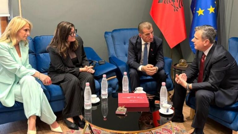 Taulant Balla takim me përfaqësues të diasporës shqiptare të Emilia Romagna-s në Itali: Një shkollë shqipe në Bolonja