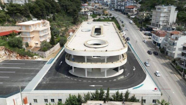 Përfundon terminali në Sarandë, operatorët kërkesë: Bashkia të vendosë autobusë për udhëtarët