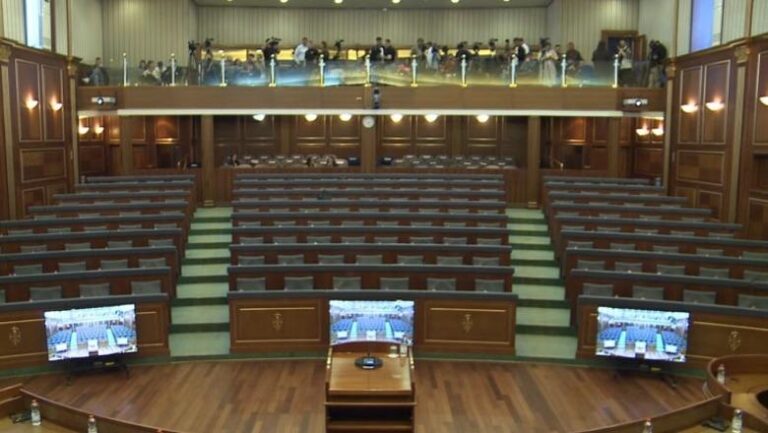 Nis seanca në Kuvend për Presidentin, opozita refuzon pjesëmarrjen: Spektakël politik