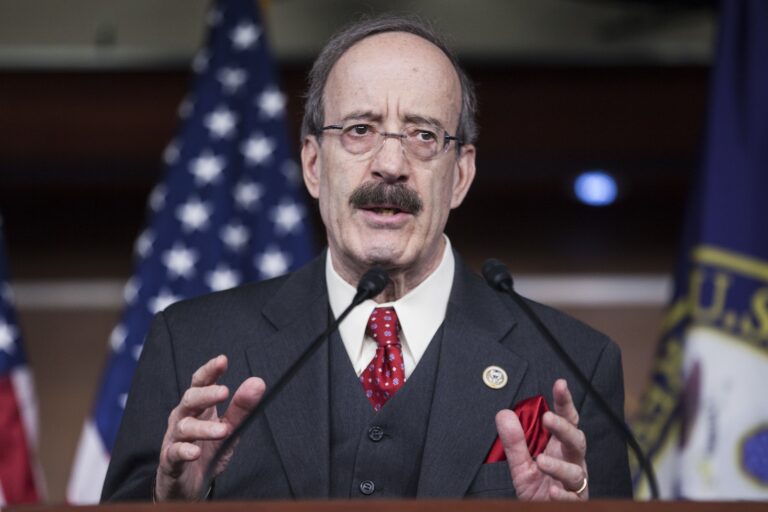 Ndahet nga jeta Eliot Engel – Lamtumirë “Zërit të fuqishëm të Shqiptarëve” në Uashington