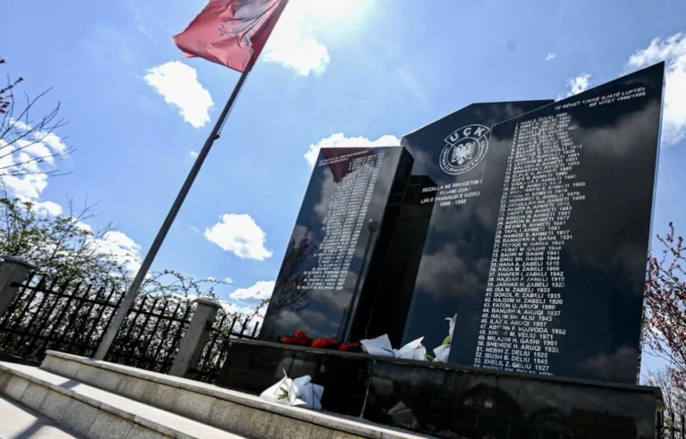 Kurti për Masakrën e Rezallës: Serbia ende fle mbi varreza masive nga gjenocidi në Kosovë