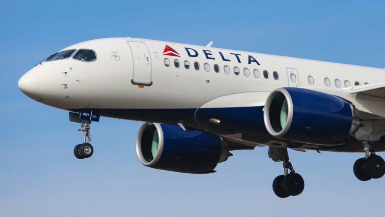 Fluturimi i Delta-s detyrohet të ulet pas një ere të çuditshme në kabinë