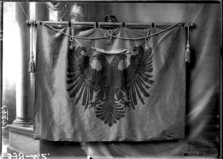 kryengritja-e-malesoreve-flamuri-qe-u-la-me-gjak-ne-deciq-dhe-shpallja-e-pavaresise-se-shqiperise-me-6-prill-1911