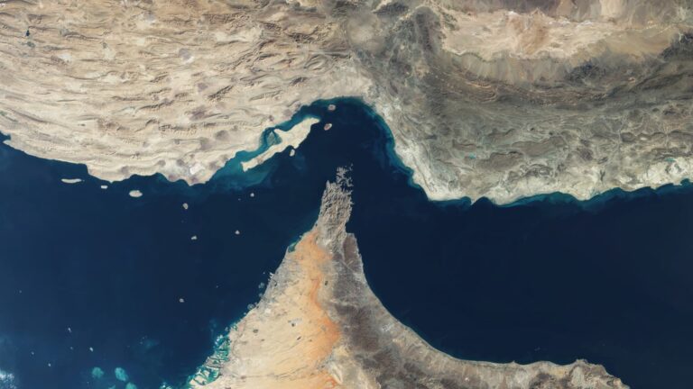 Irani dhe Omani hartojnë protokoll për “monitorimin” e trafikut në Ngushticën e Hormuzit: IRNA