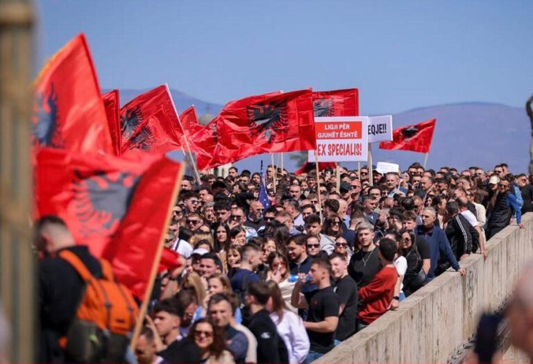 Debati për gjuhën shqipe në Maqedoninë e Veriut, politologu Iliazi: Mungon vullneti politik