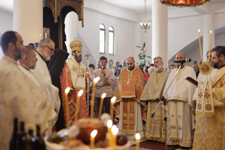 FOTO/ Kryepiskopi Joan kremton Shën Gjergjin në Durrës