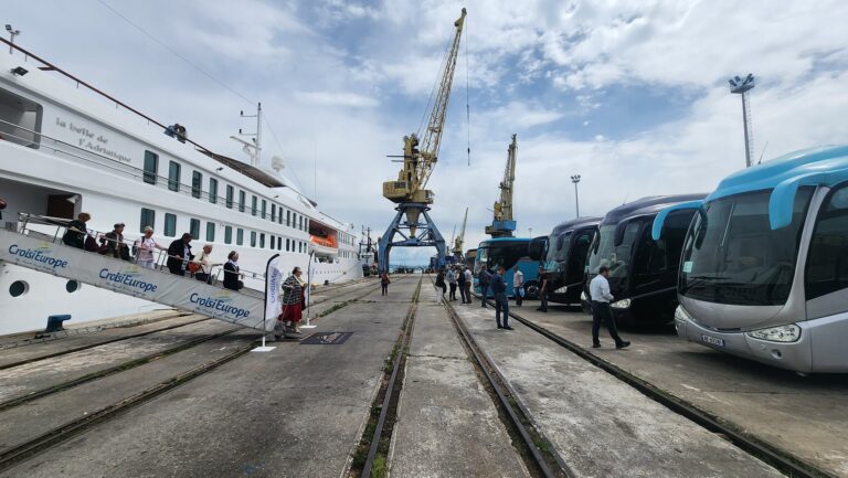 Dy kroçera mbërrijnë në Durrës, Rama poston fotot: Rritje e interesit për Shqipërinë në turizmin mesdhetar