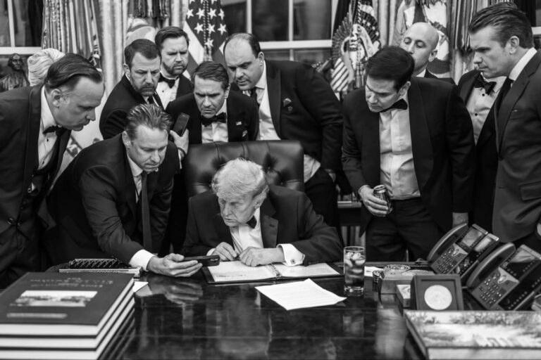 Presidenti amerikan, Donald J. Trump, shikon për herë të parë pamjet e incidentit në hotelin Hilton