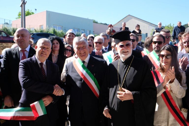 Prefekti, Shkëlqim Hajdari në inaugurimin e një teatri të ri të kujtesë së vjetër, të një Shqipëria në zemër të Kalabrisë