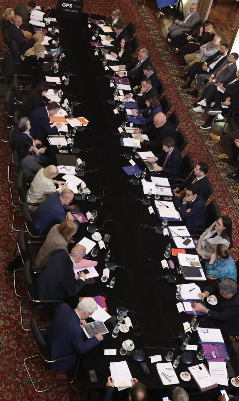 Rama zbulon çfarë ndodhi në mbledhjen e PS-së