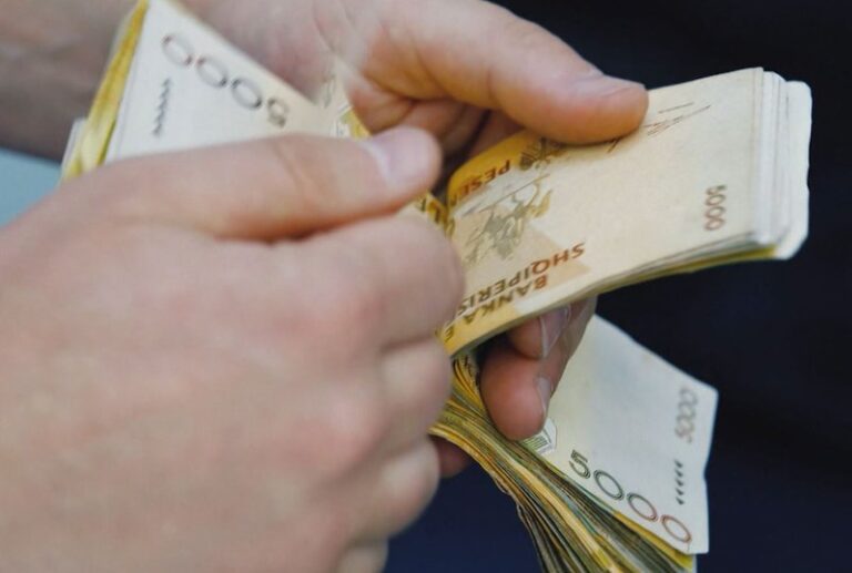 Projektligji i ri kundër pastrimit të parave: Rregulla të forta për kriptoasetet dhe paratë cash