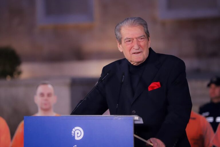 Foltorja tek Kryeministria, Berisha: Rama mashtron për naftën, kemi barrën fiskale më të lartë