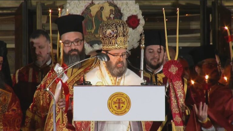 Besimtarët ortodoksë kremtojnë Pashkën, imzot Joani: Dashuria më e fortë se vdekja