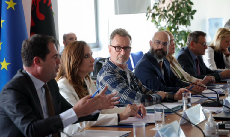Ambasadori Gonzato takim me ambasadorët dhe anëtarë të PD: Shkëmbyem pikëpamje mbi reformat kryesore