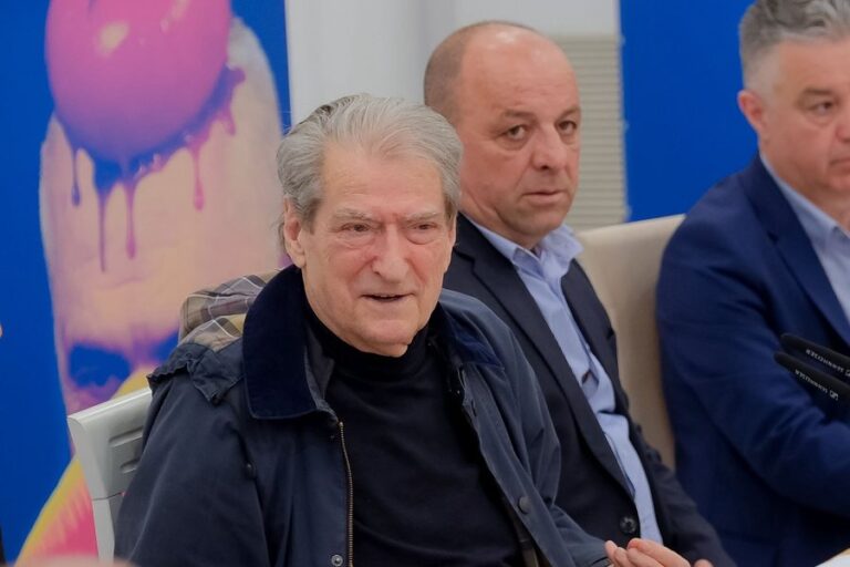 ”Rama po mashtron”, Berisha në Berat: Në Europë nuk ka asnjë vend që nuk subvencionon naftën e fermerëve