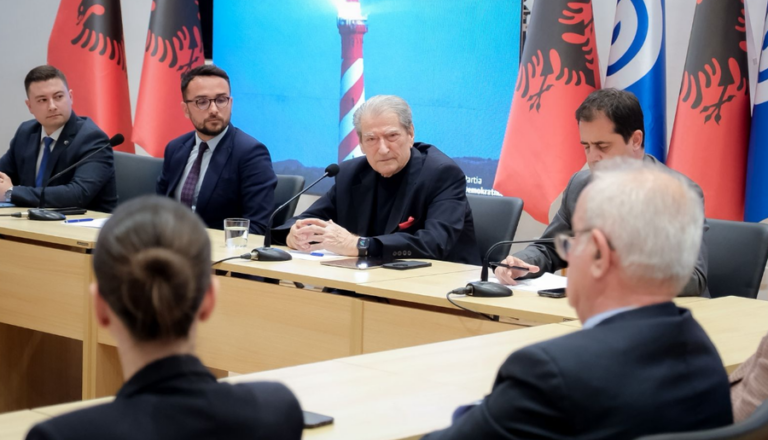 Berisha: Porti i Durrësit nën ndikimin e korrupsionit, marrëveshja e Trump parashikonte port rajonal të thellë