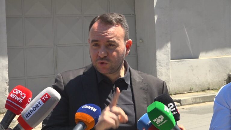 Balliu viziton Metën në burg: Jeton në kushte të këqija