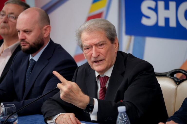 VIDEO/ Berisha: Porti i Durrësit, pasuria më e madhe e shqiptarëve, po shndërrohet në mini-Dubain e Ramës