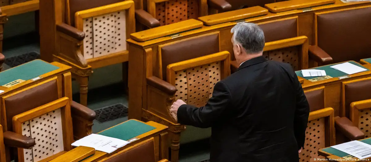 Humbi zgjedhjet  Viktor Orban heq dorë nga mandati i tij në parlament