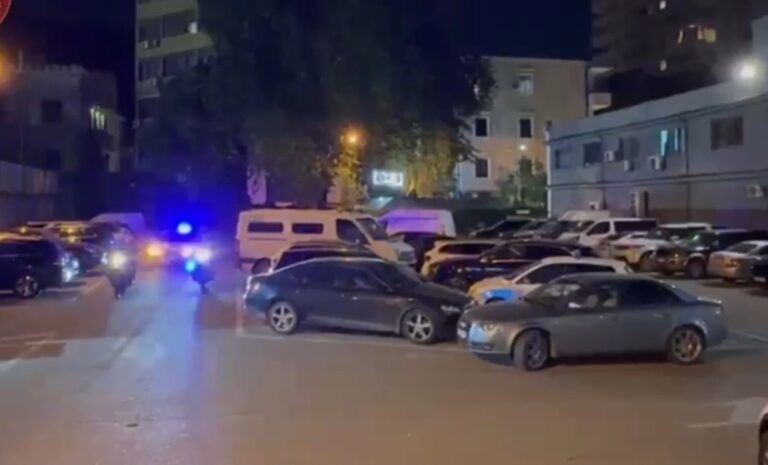 Operacion antidrogë në Tiranë, arrestohet një person dhe shpallen në kërkim dy të tjerë