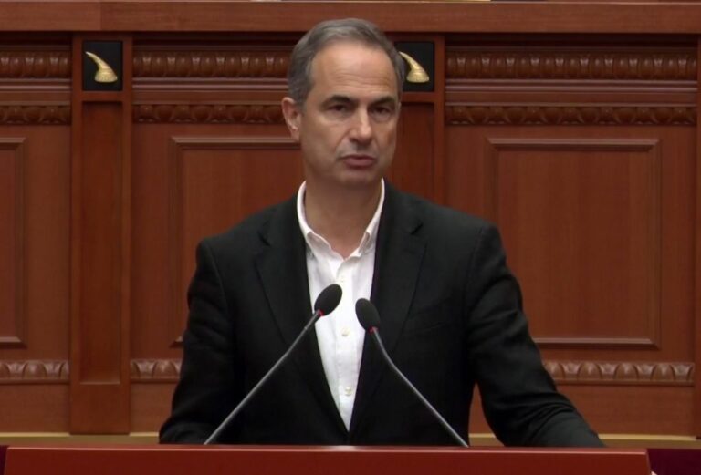 Niko Peleshi përjashton Luçiano Boçin, reagon deputeti Këlliçi: PD braktis seancën parlamentare