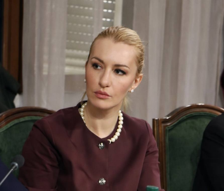 Deputetja socialiste kritika për kolegët dhe tregon pengun për seancën e sotme: Parlamenti ka degraduar