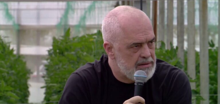 Kryeministri Rama me fermerët në Lushnje: Koha nuk pret, bashkimi sjell 30% më shumë fitim