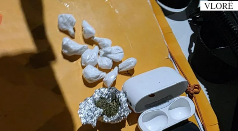 Shpërndanin drogë, arrestohet 17-vjeçari