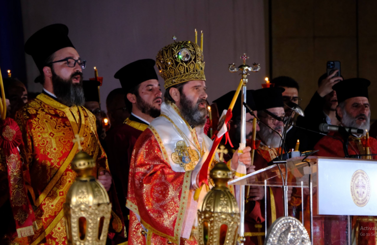 Besimtarët ortodoksë kremtojnë festën e Pashkëve, mesazhe shprese dhe thirrje për ndryshim nga politikanët