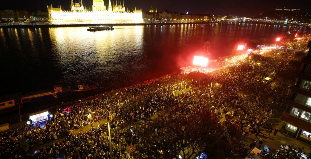 Hungarezët festojnë fundin e epokës së Viktor Orban 