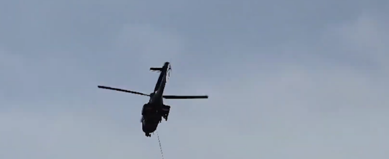 Flakët tek pallati në kompleksin ”Arlis”, ndërhyn edhe helikopteri i ushtrisë