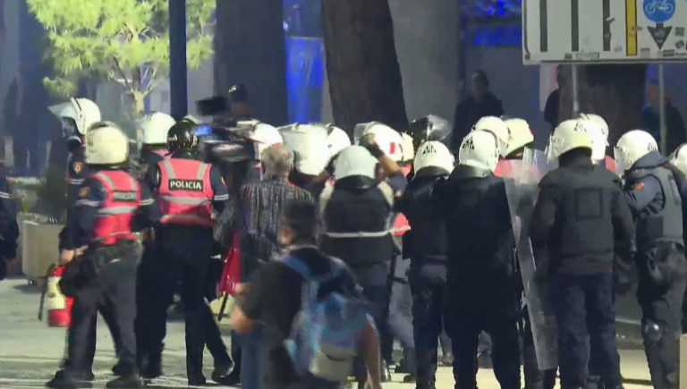 11 të arrestuar në protestën e PD, reagon Policia e Shtetit