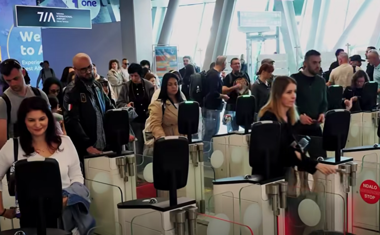 Rama poston pamjet: Shqipëria magnet për turistët e huaj këtë pranverë