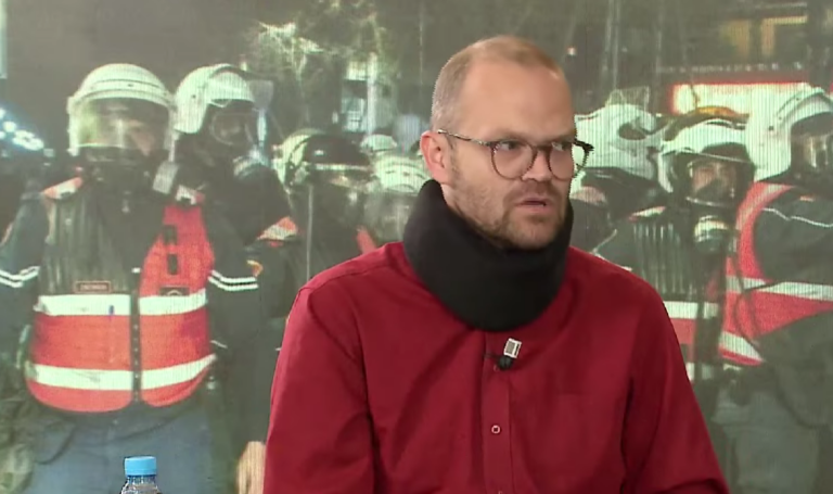 Aulon Kalaja rrëfen momentin kritik në protestë: Rashë në tokë pasi i ktheva shpinën…