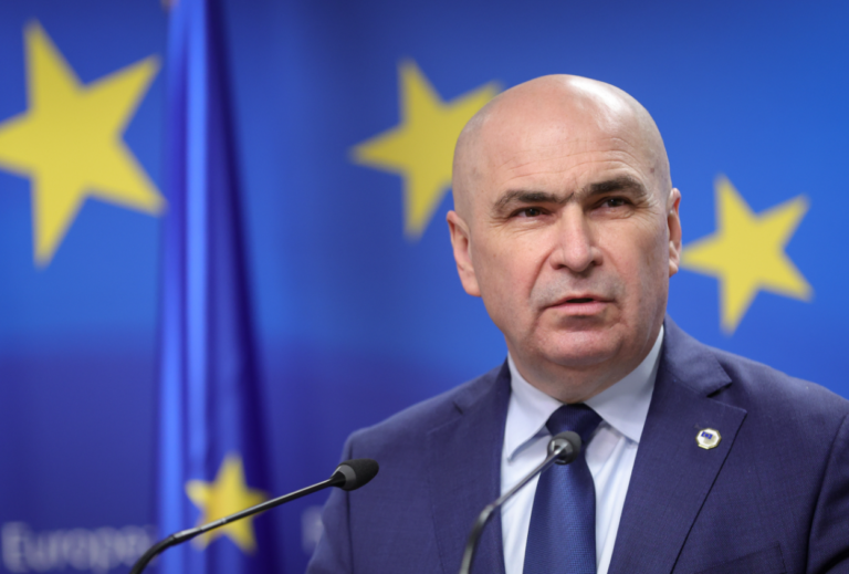 Kryeministri refuzoi të largohej nga qeverisja, 7 ministra japin dorëheqjen