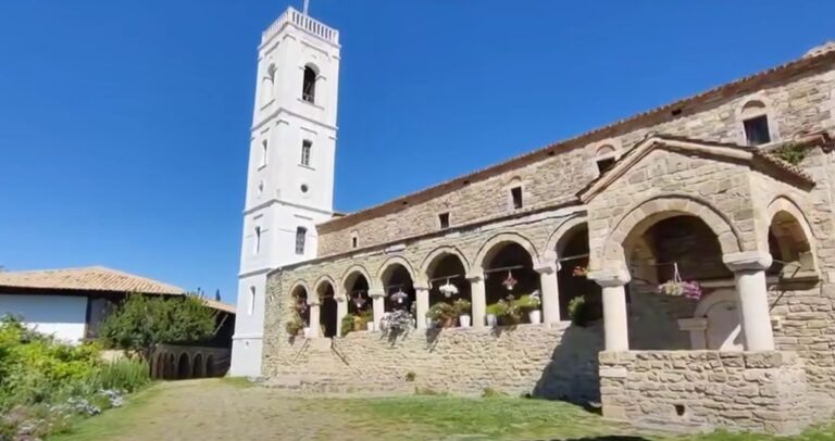 Kryeministri Rama e nis ditën nga Manastiri i bukur i Ardenicës
