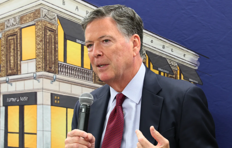 Akuzohet se kërcënoi Trump, dorëzohet në polici ish-drejtori i FBI-së