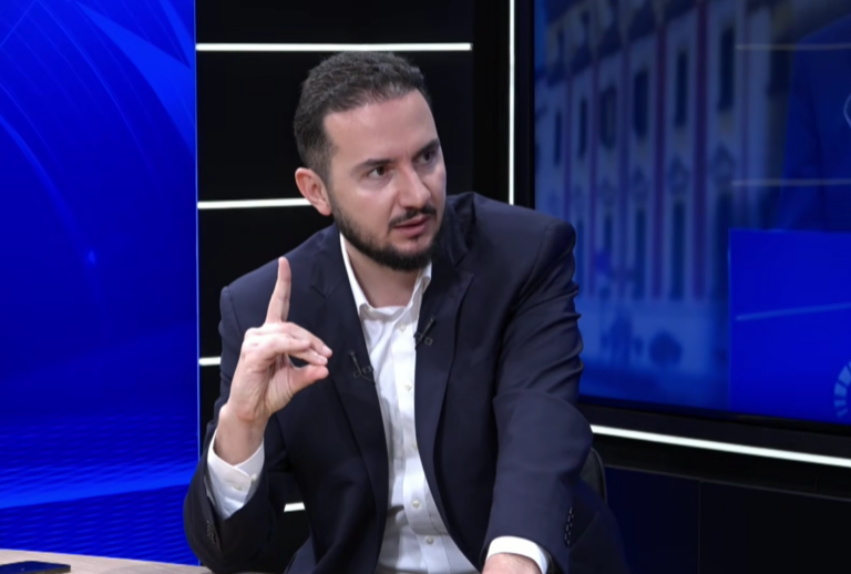 Salianji kritikon protestat e PD: Më të dobëtat në histori. Edhe në synetllëqe ka më shumë njerëz